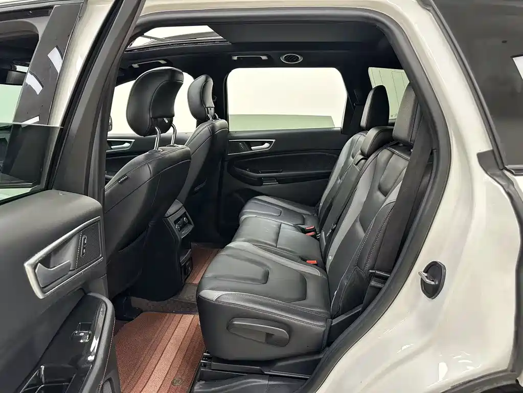 Ford Edge — миниатюра 6