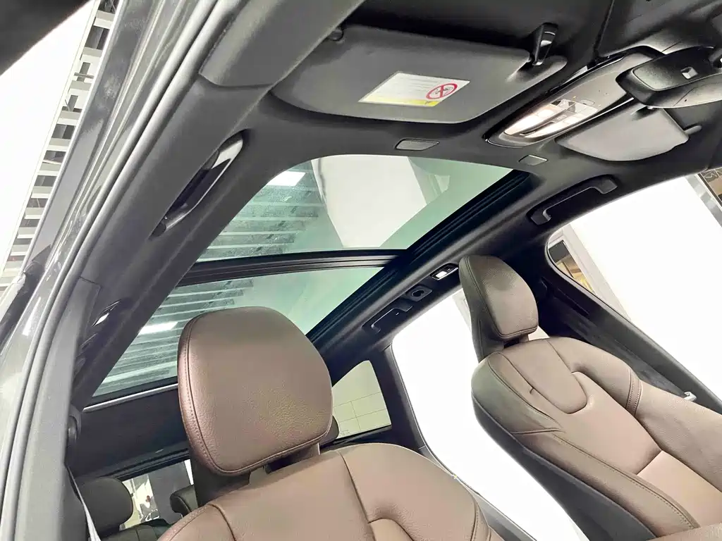 VOLVO XC60 PLUG IN HYBRID