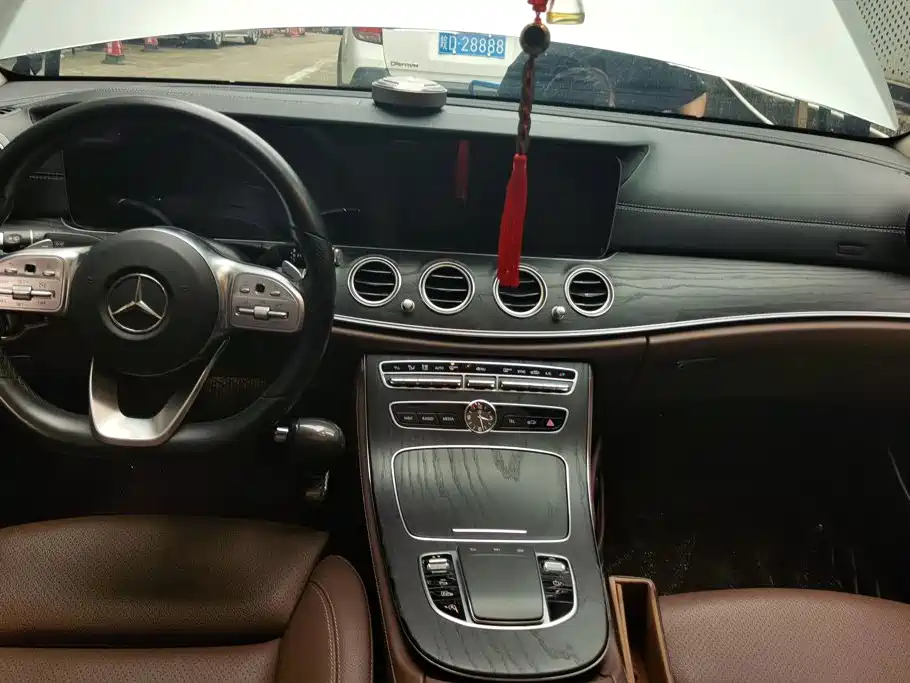 Mercedes-Benz E-Class — миниатюра 12