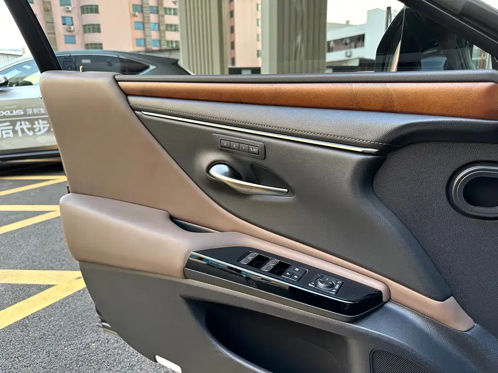 Lexus ES — миниатюра 13