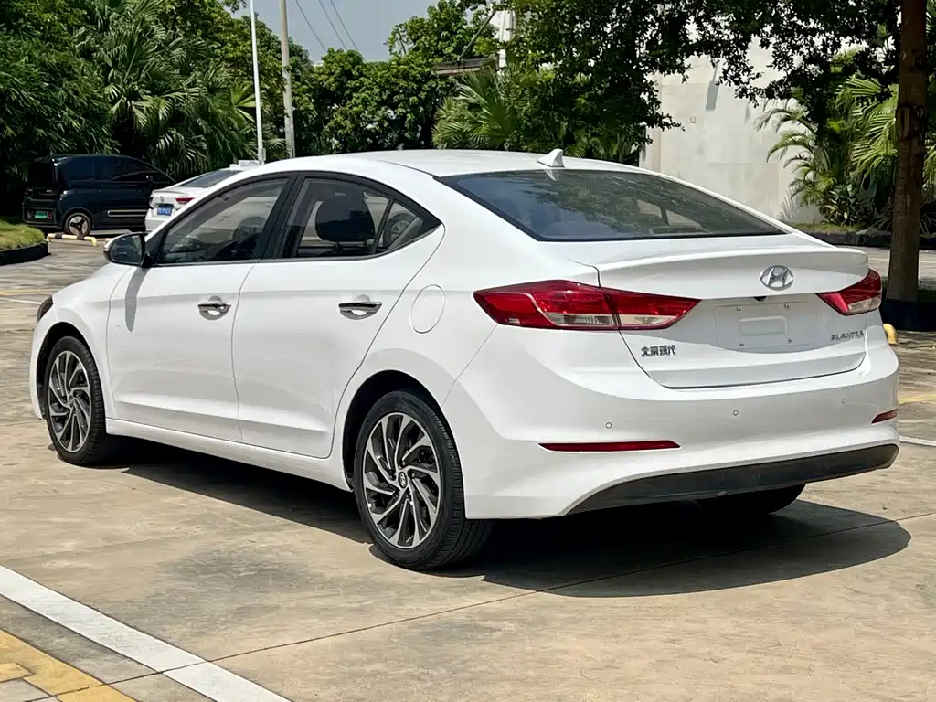 Hyundai Elantra — миниатюра 6