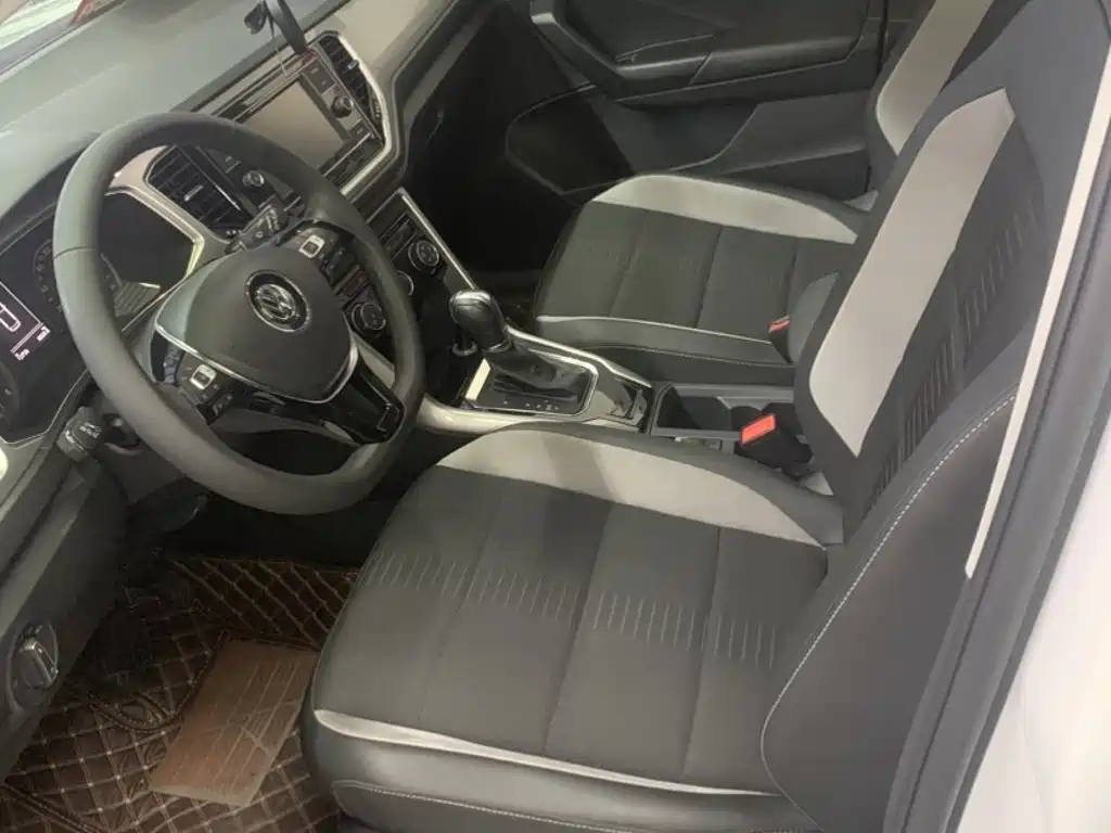 Volkswagen T-Roc — миниатюра 11