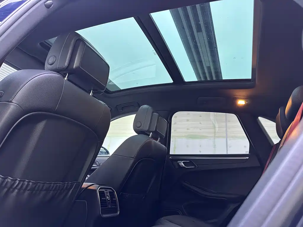 Porsche Macan — миниатюра 13