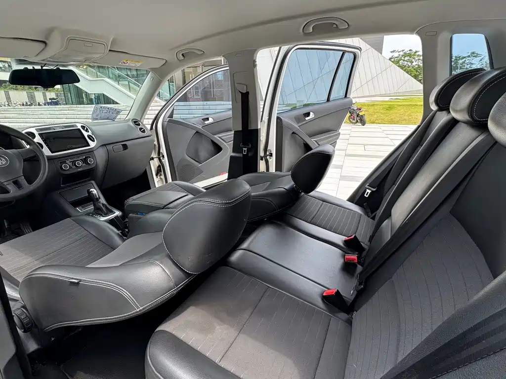 Volkswagen Tiguan - фото 8