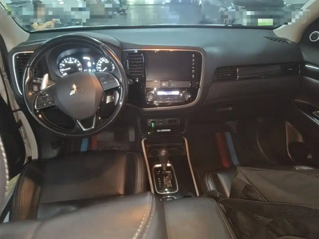 Mitsubishi Outlander — миниатюра 10