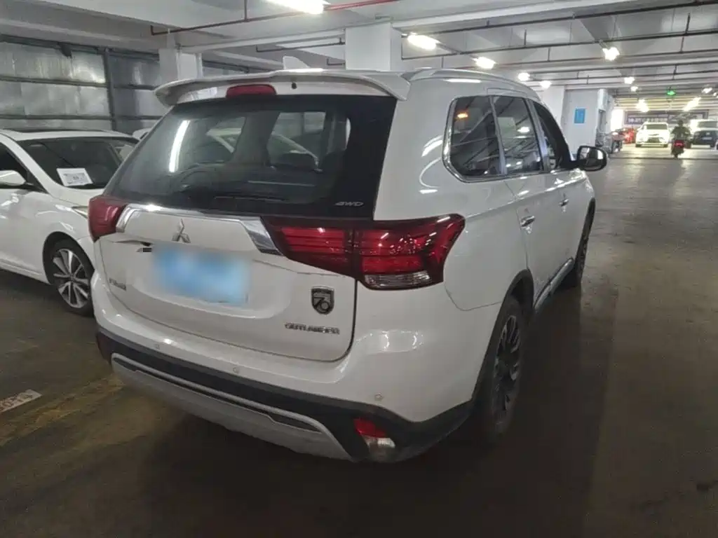 Mitsubishi Outlander — миниатюра 7