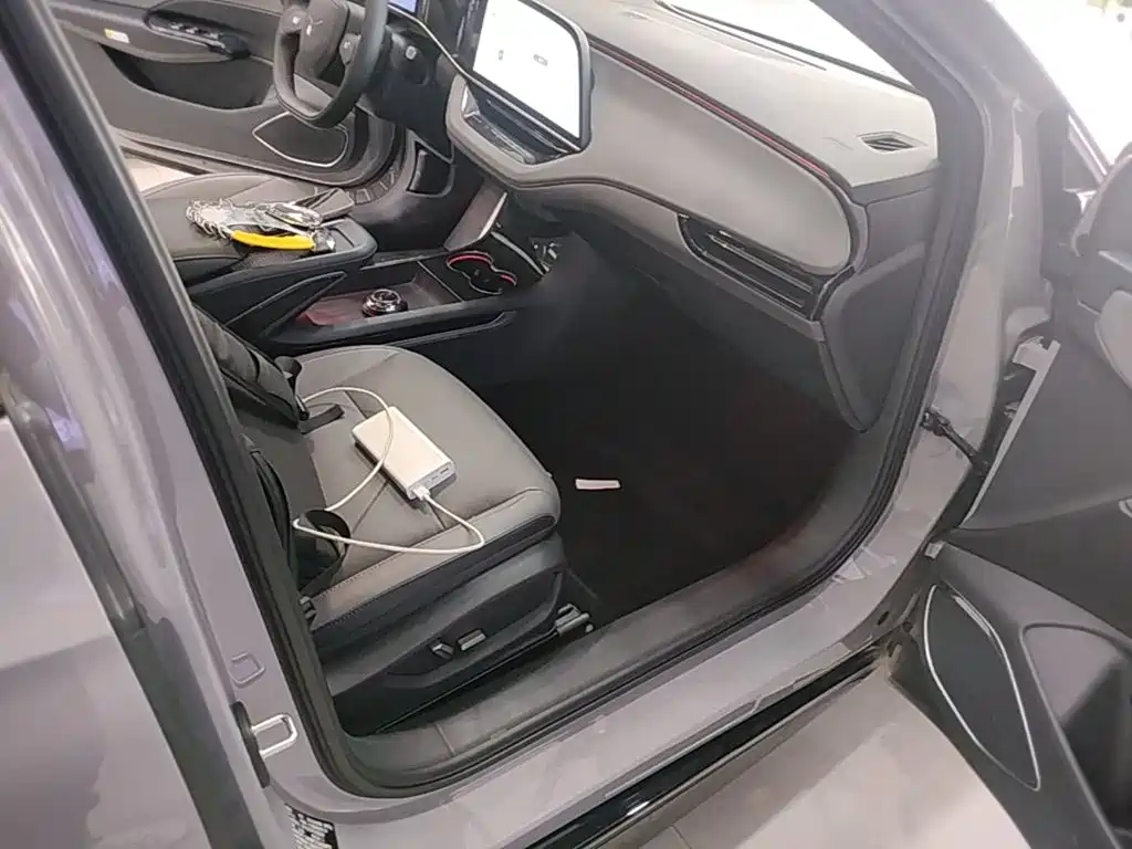 Hongqi Hongqi EH7 — миниатюра 9