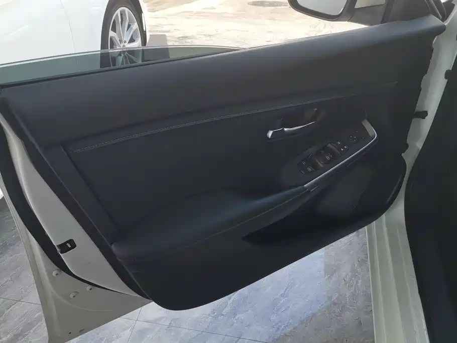 Nissan Sylphy — миниатюра 7