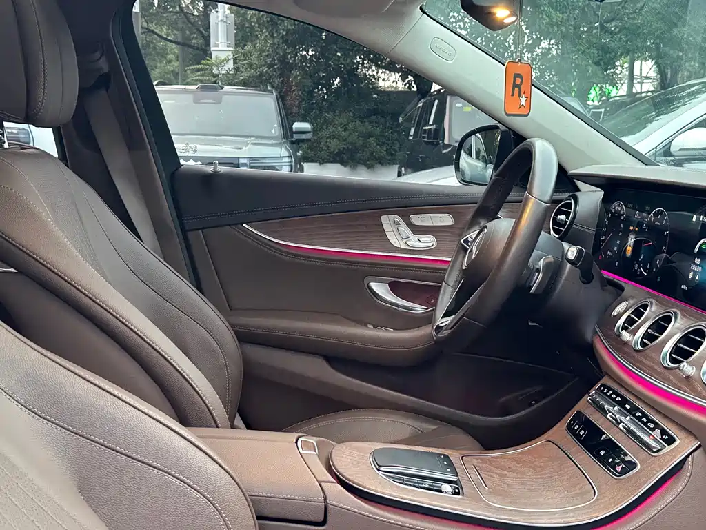 Mercedes-Benz E-Class — миниатюра 17