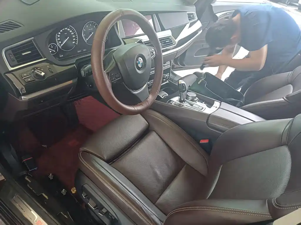 BMW 5 Series GT — миниатюра 6