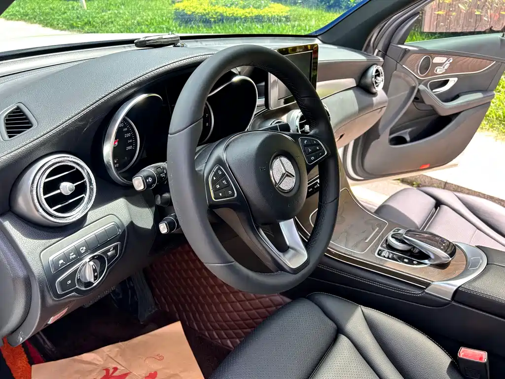 Mercedes-Benz GLC 2017 GLC 300 4MATIC