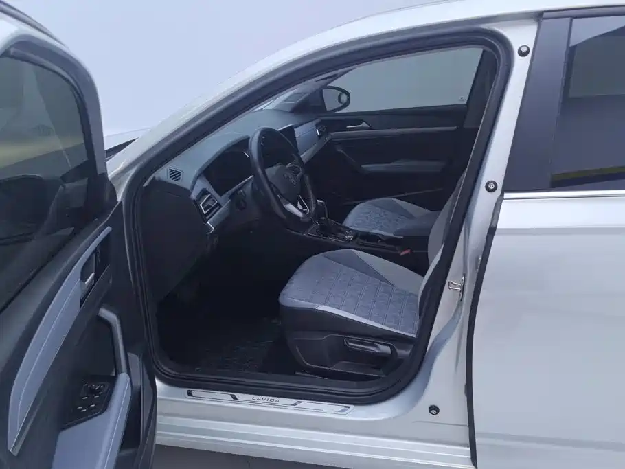Volkswagen Lavida — миниатюра 9