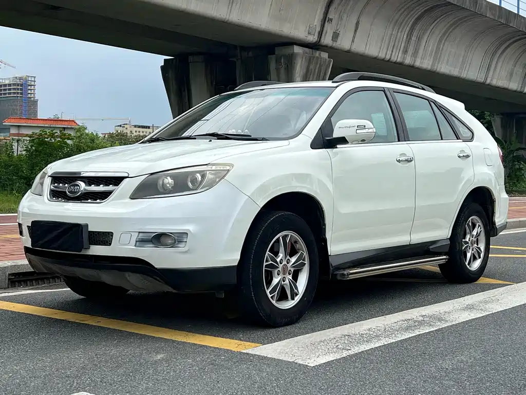 BYD S6 2013 Platinum 2.0L MT Luxury