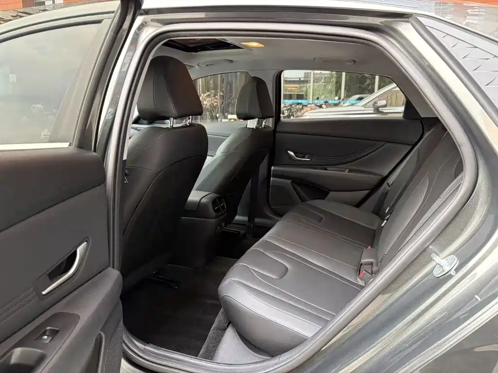 Hyundai Elantra — миниатюра 8