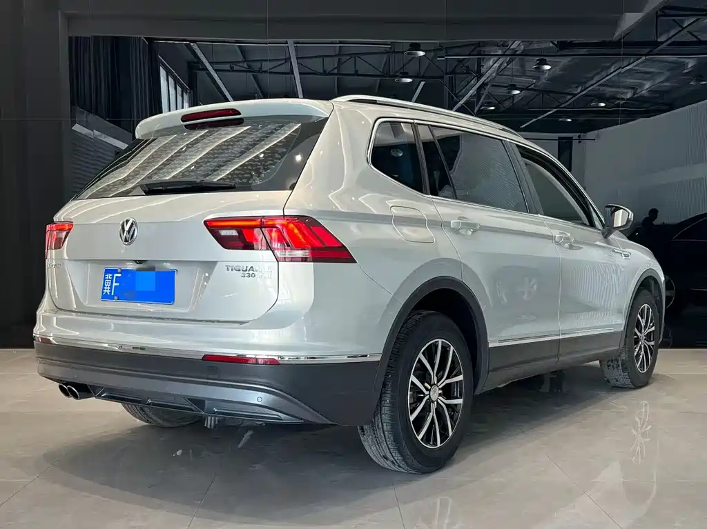 Volkswagen Tiguan L L 2018 330TSI AT Luxury