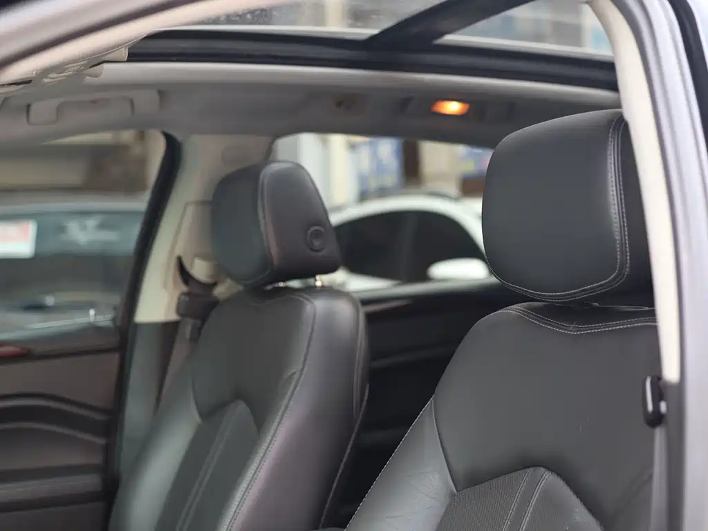 Cadillac SRX — миниатюра 18