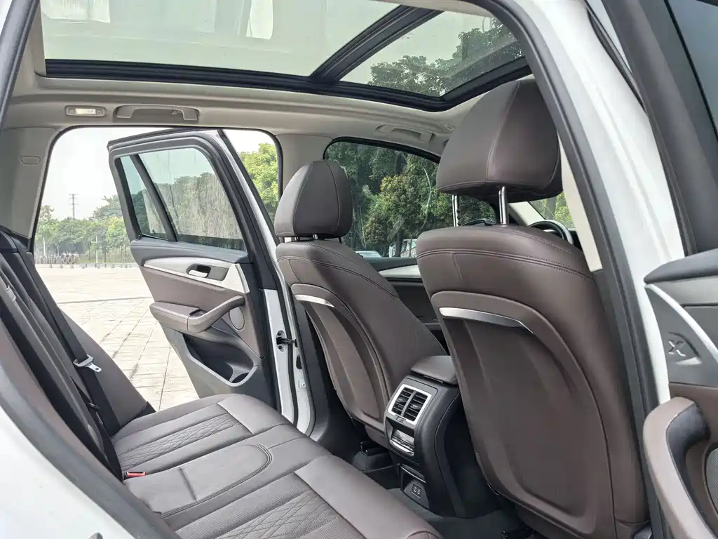 BMW iX3 — миниатюра 11