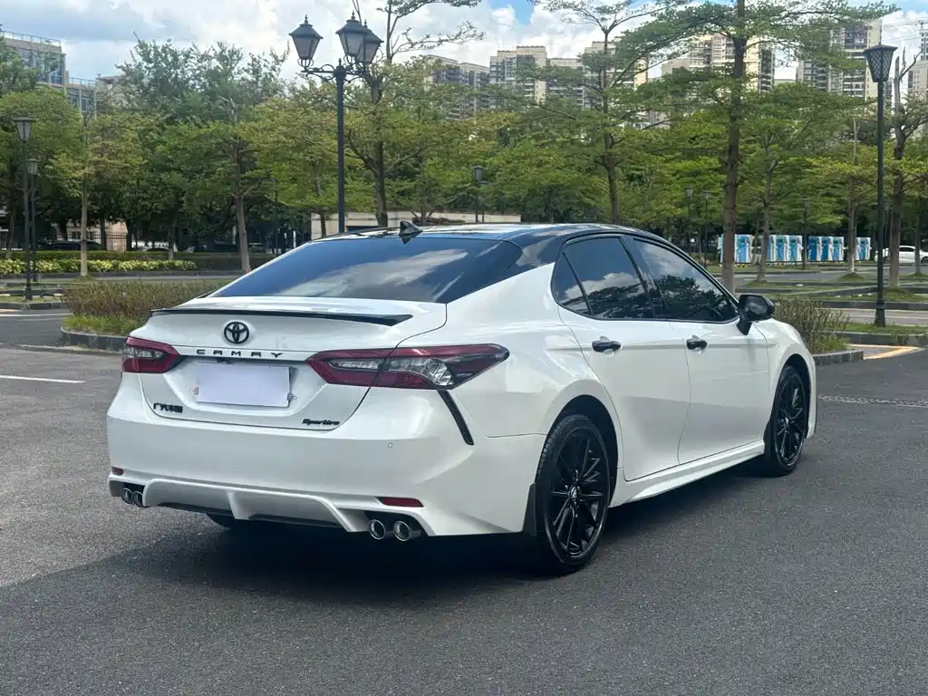 Toyota Camry — миниатюра 18