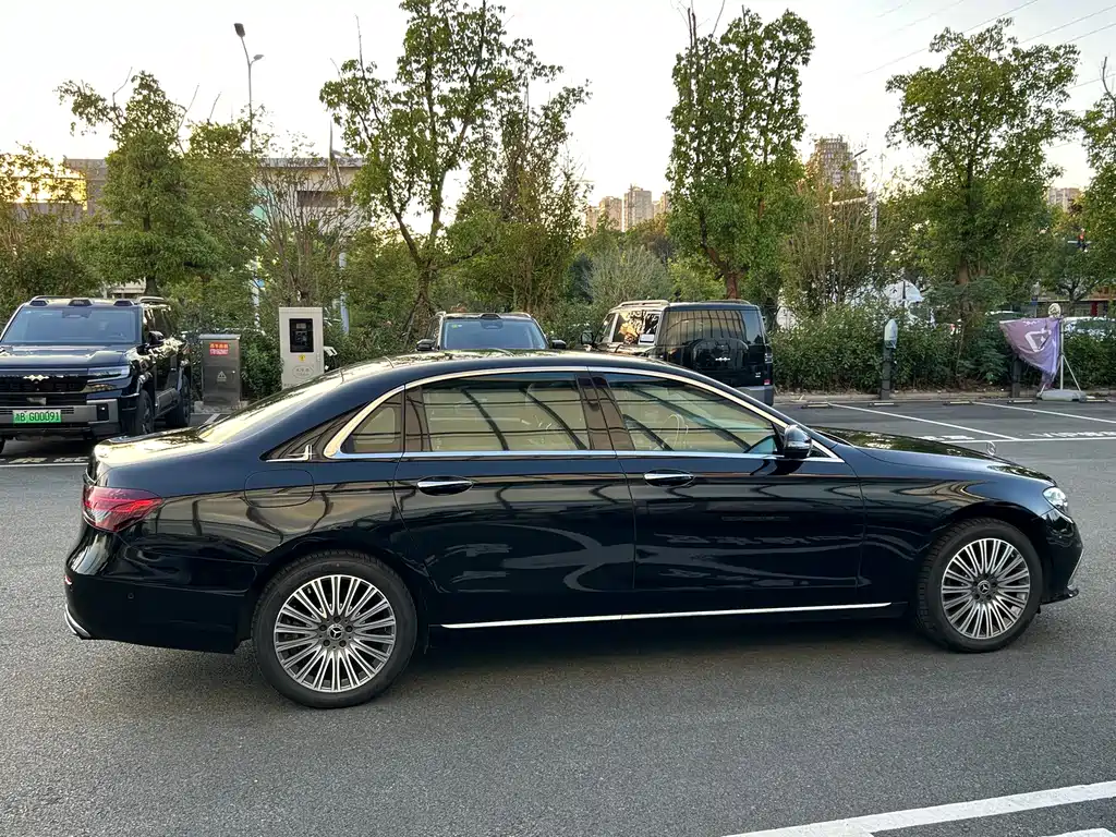 Mercedes-Benz E-Class — миниатюра 17