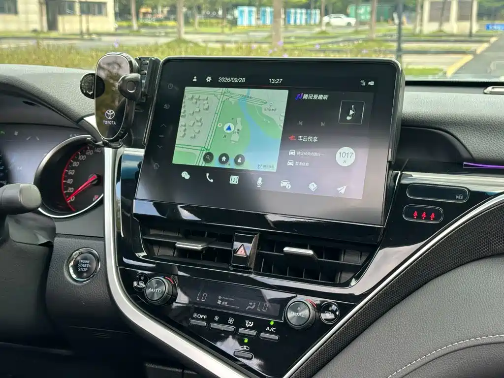 Toyota Camry — миниатюра 12