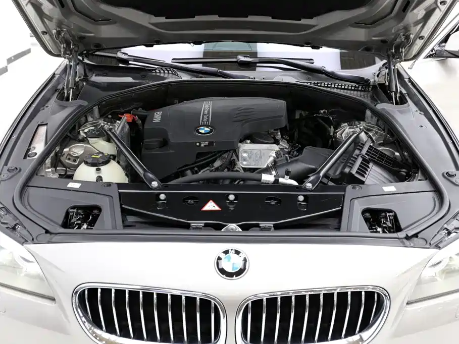BMW 5 Series — миниатюра 23