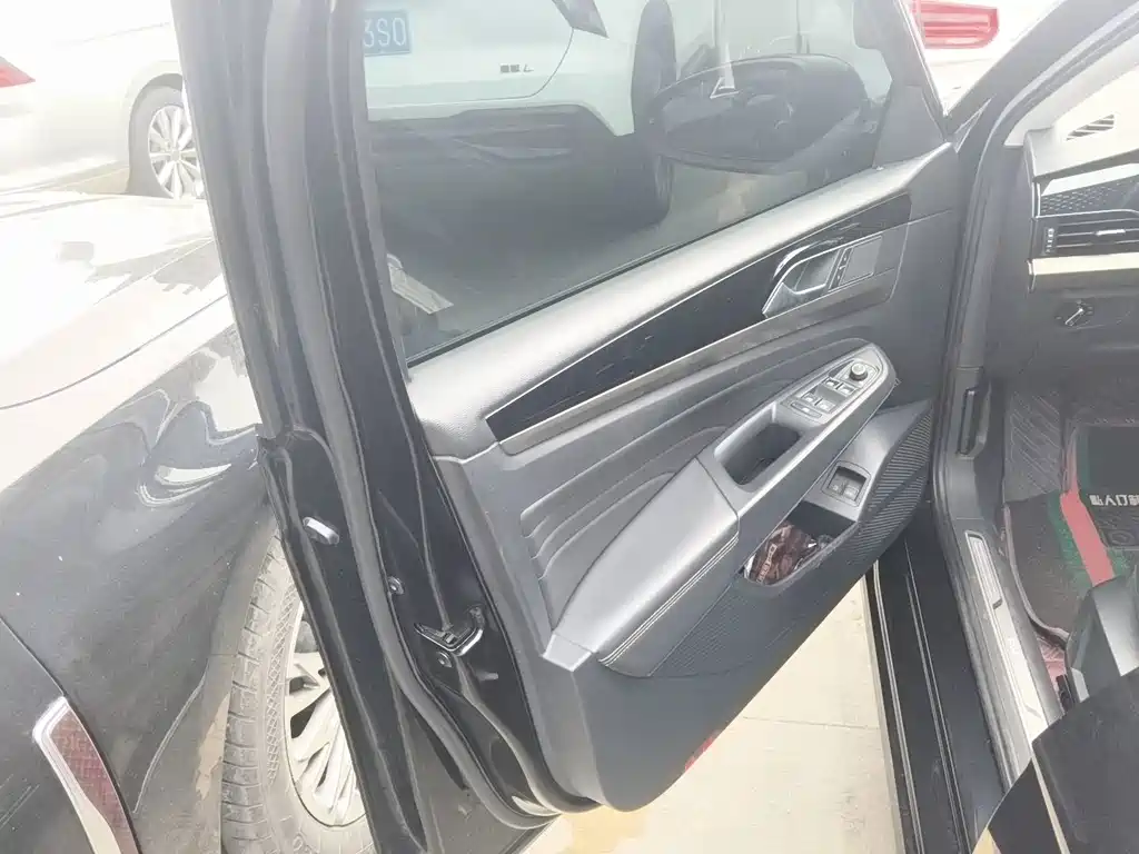 Volkswagen Passat PHEV — миниатюра 12