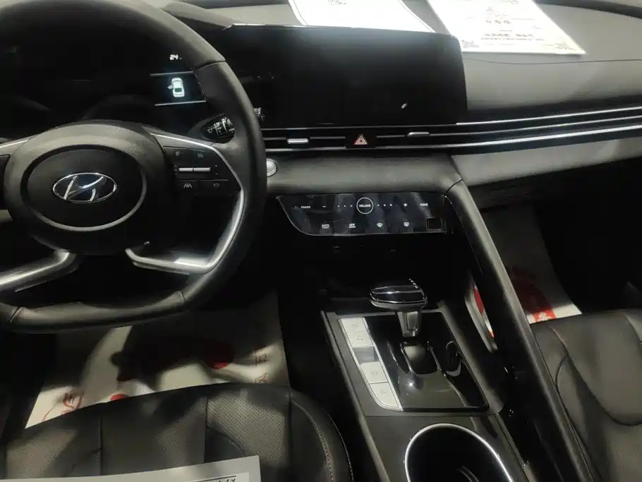 Hyundai Elantra — миниатюра 12