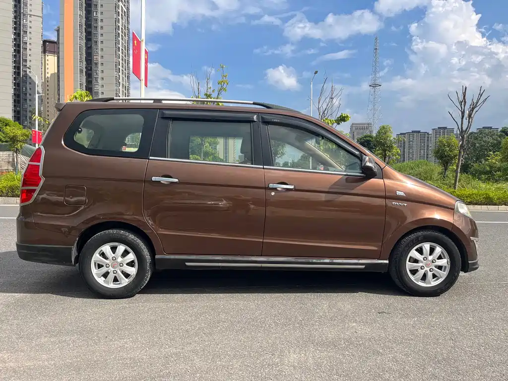 Wuling Hongguang — миниатюра 4