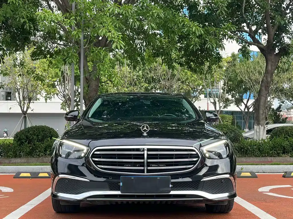 Mercedes-Benz E-Class — миниатюра 2