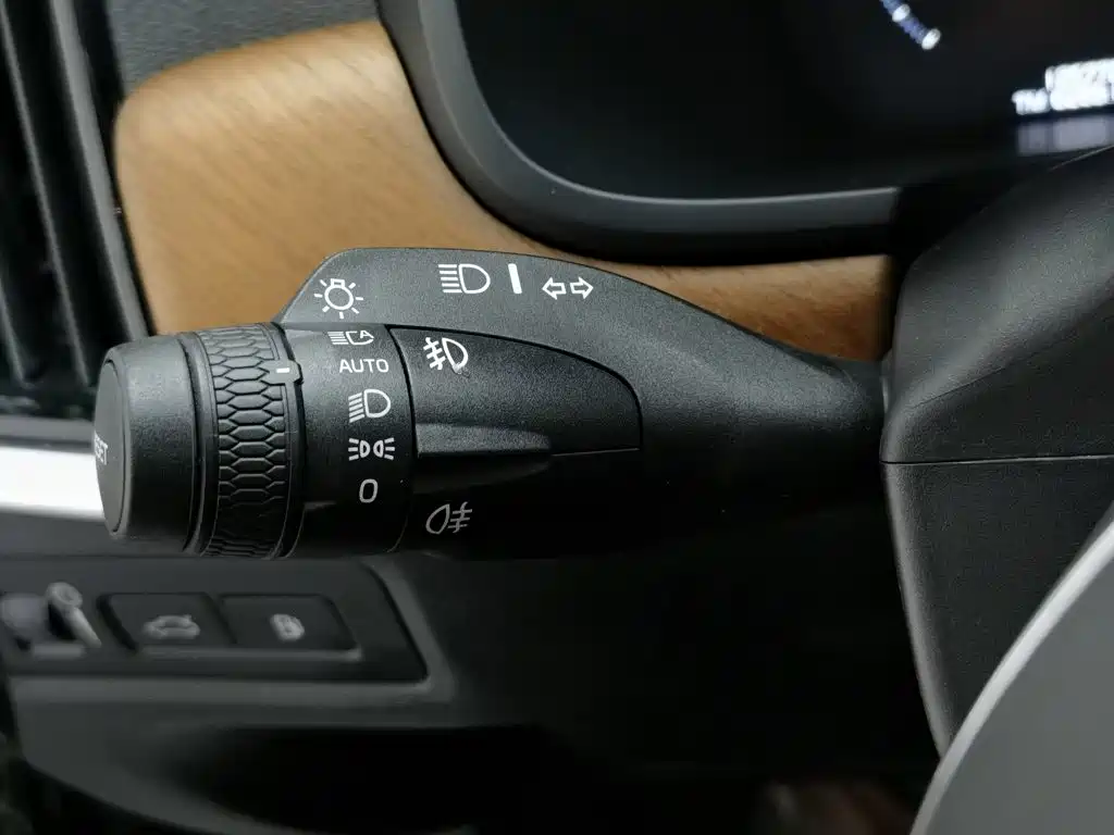 Volvo S90 PHEV — миниатюра 21
