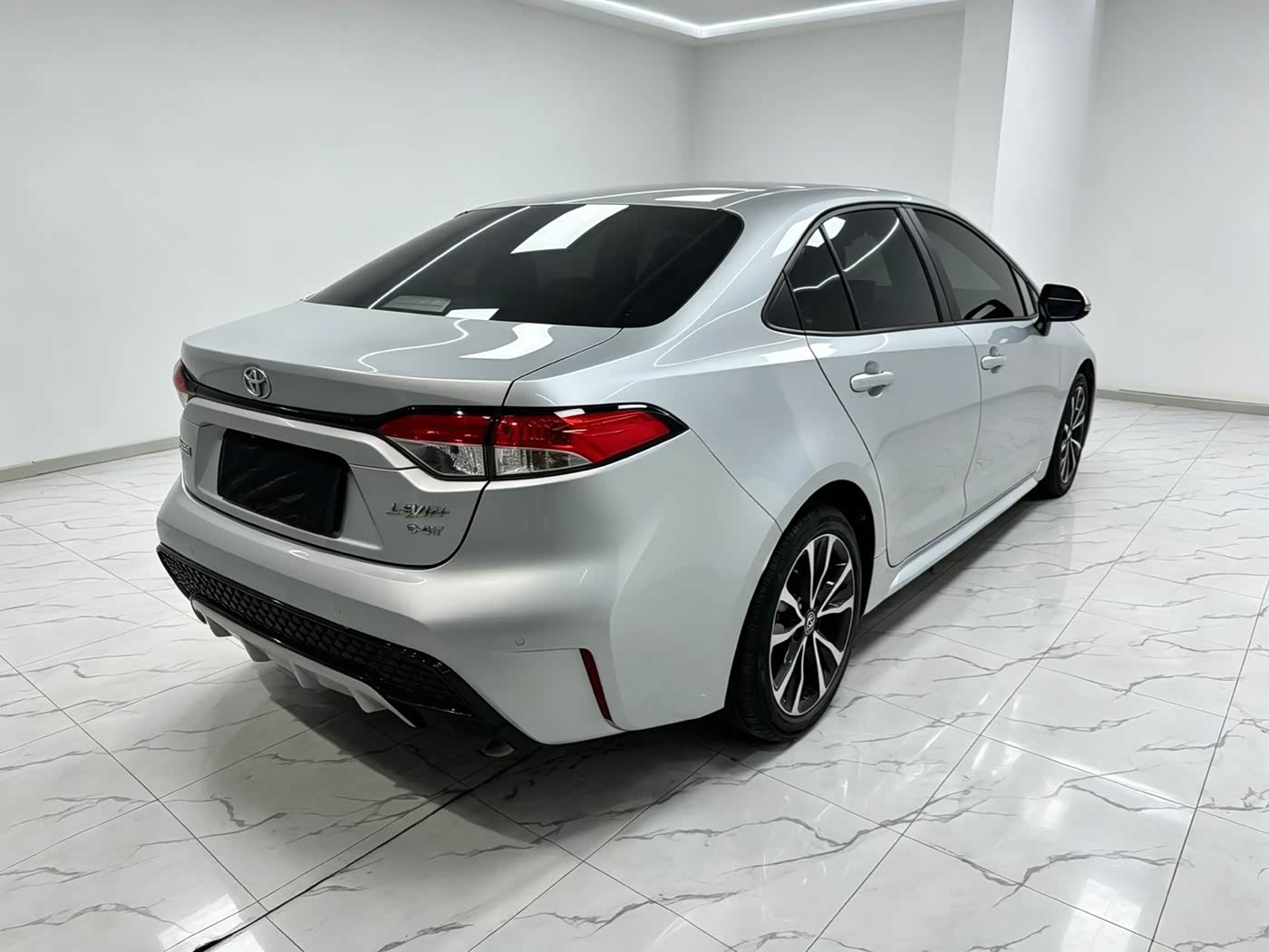 Toyota Levin 1.2 л 2022 г. Серебристо-серый, пробег 41000 км