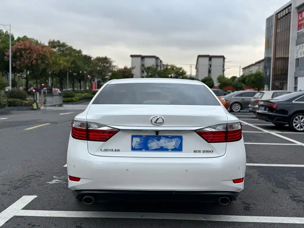Lexus ES — миниатюра 8