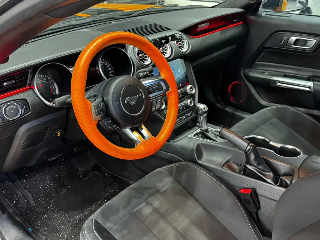 Ford Mustang — миниатюра 9
