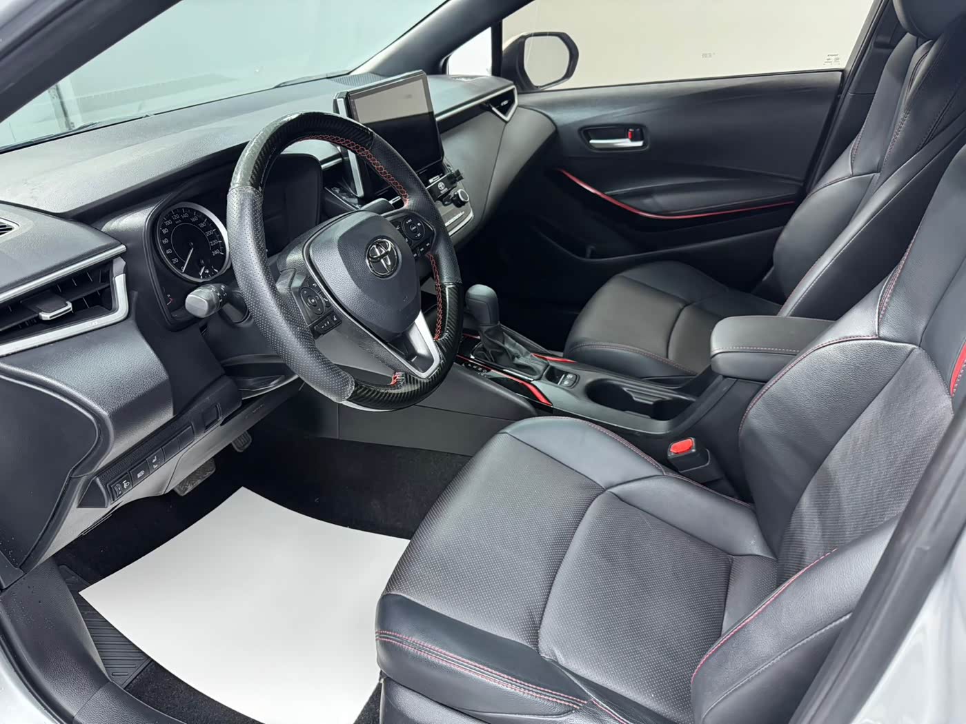 Toyota Levin 1.2 л 2022 г. Серебристо-серый, пробег 41000 км