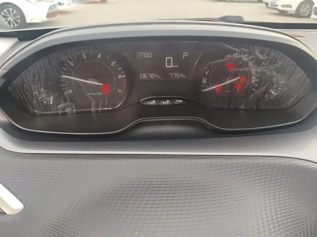 Peugeot 2008 — миниатюра 12