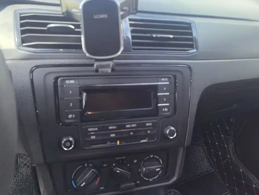 Volkswagen Santana — миниатюра 13
