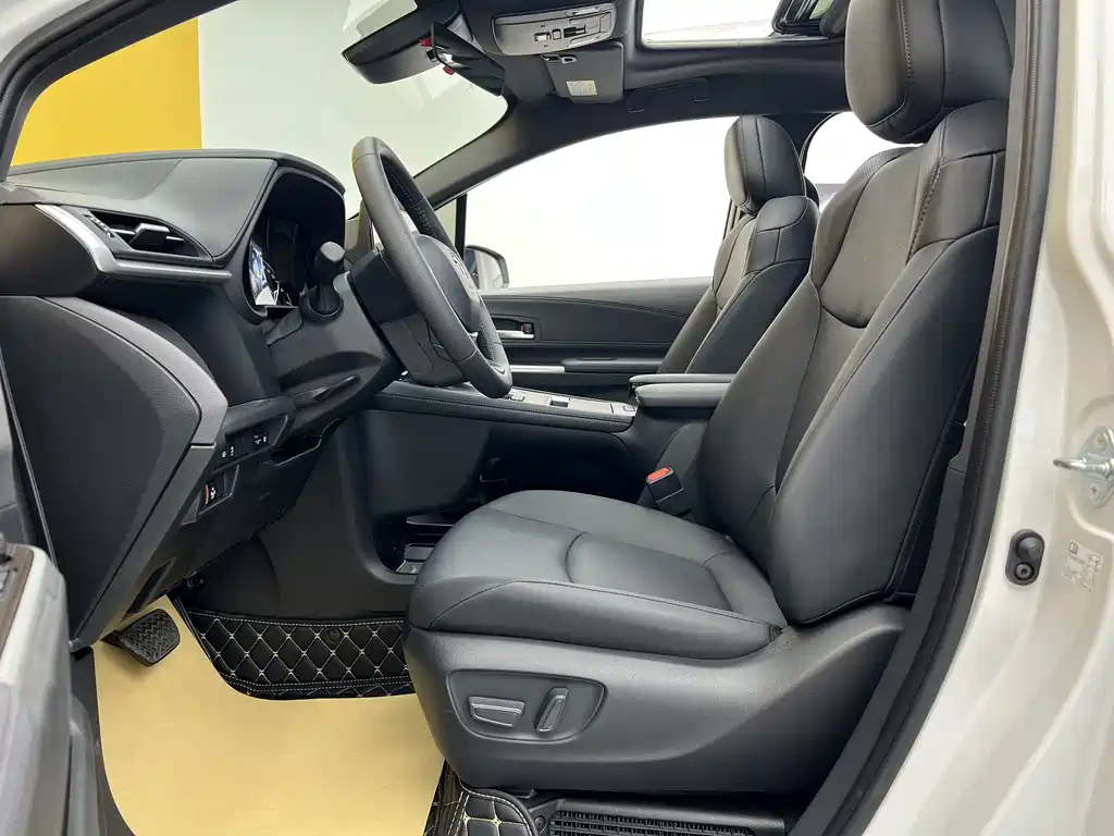 Toyota Sienna 2024 2.5L Luxury