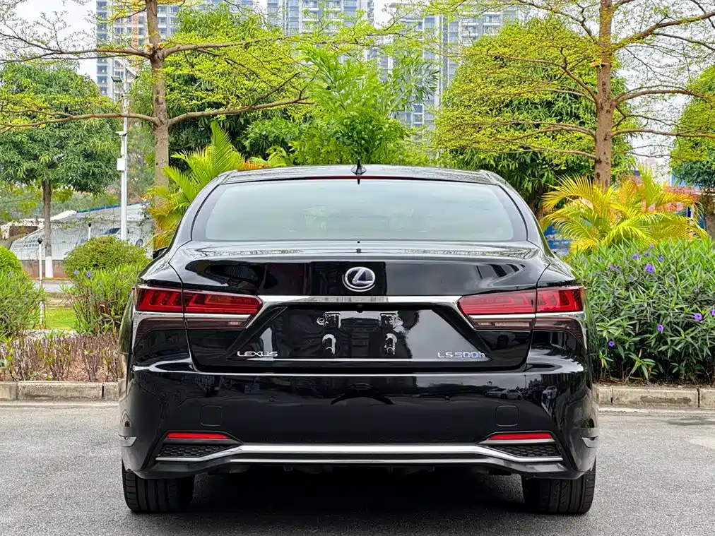 LEXUS LS