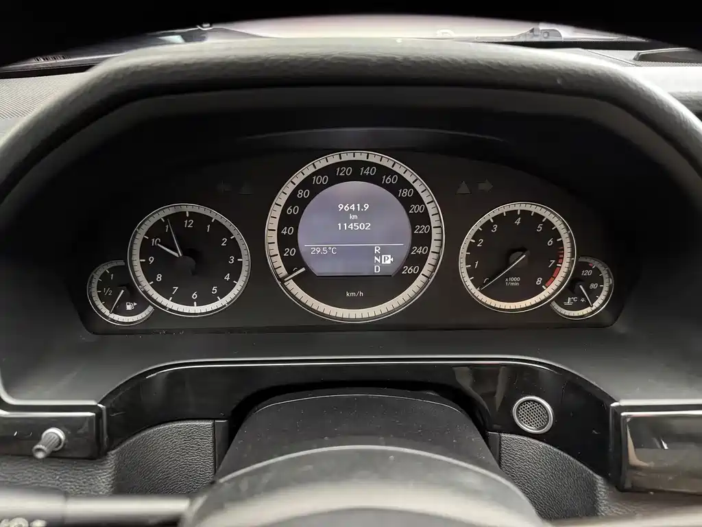 Mercedes-Benz E-Class (Import) — миниатюра 11