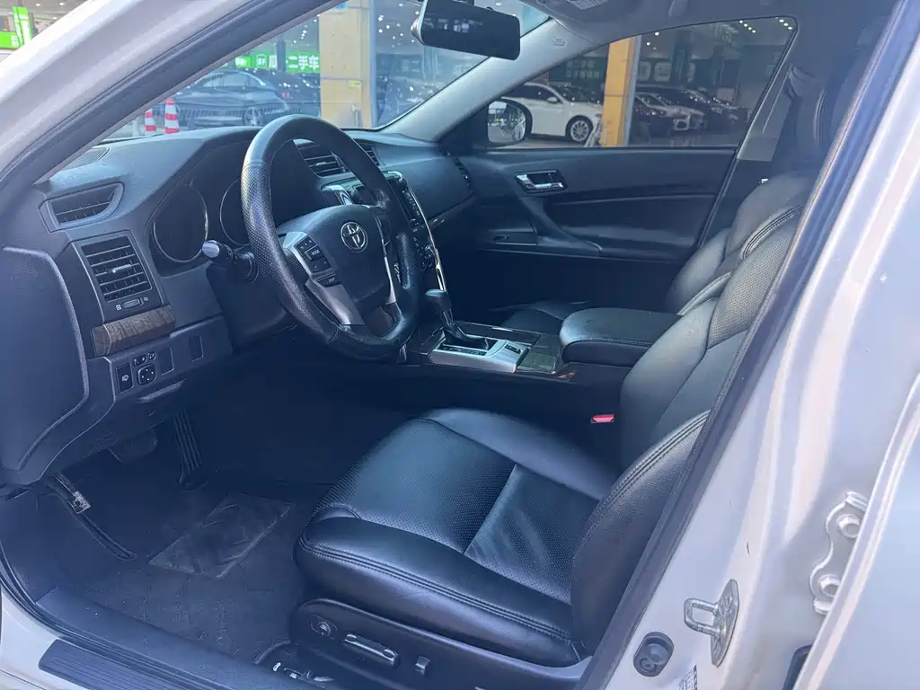 Toyota Reiz — миниатюра 4