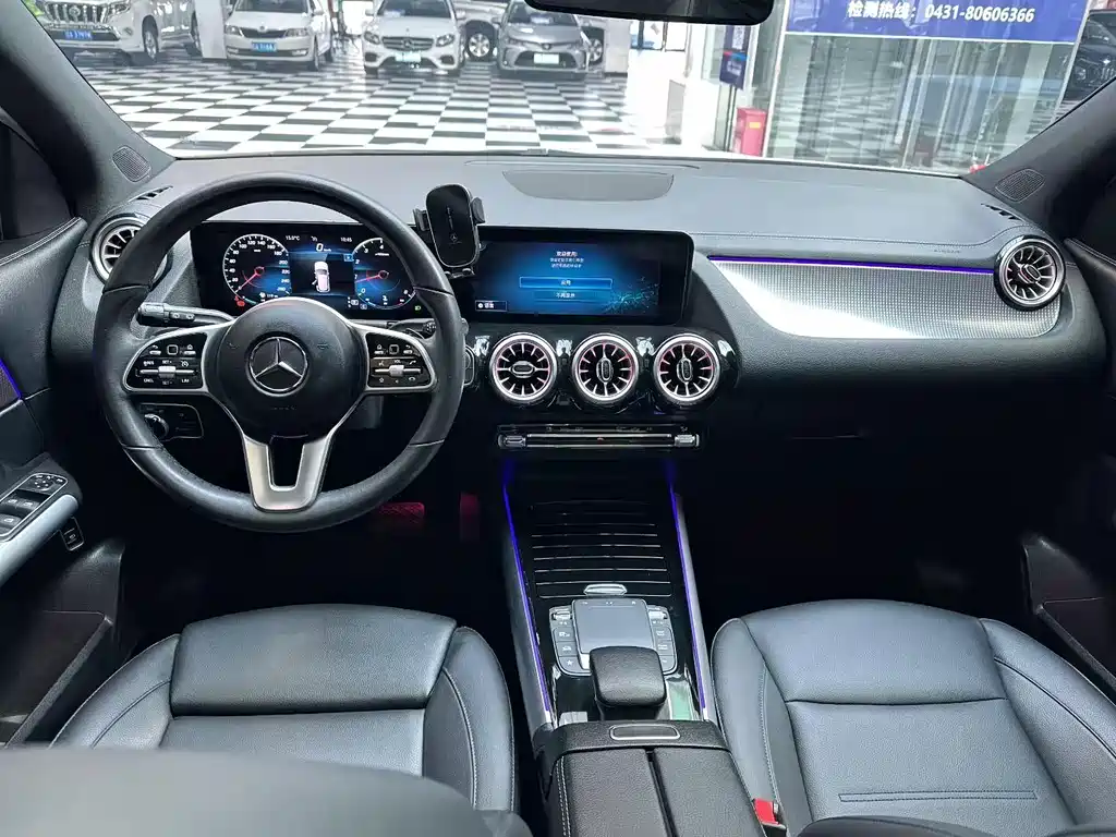 MERCEDES-BENZ GLA