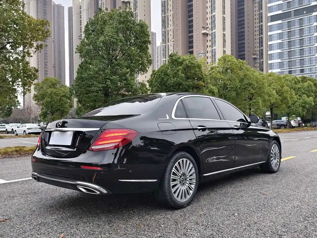 Mercedes-Benz E-Class — миниатюра 7