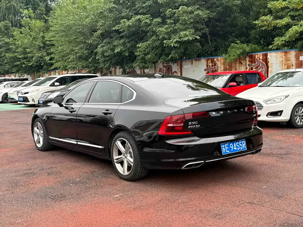 Volvo S90 2018 T4