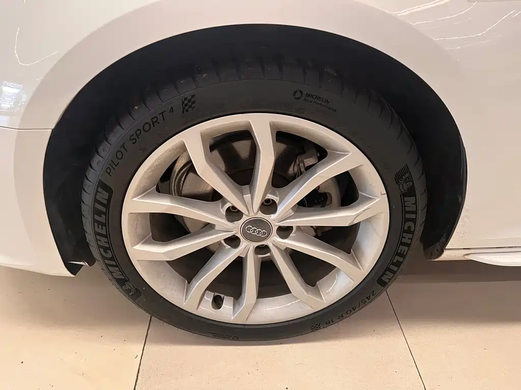 Audi A4L 2019 40 TFSI Fashion VI