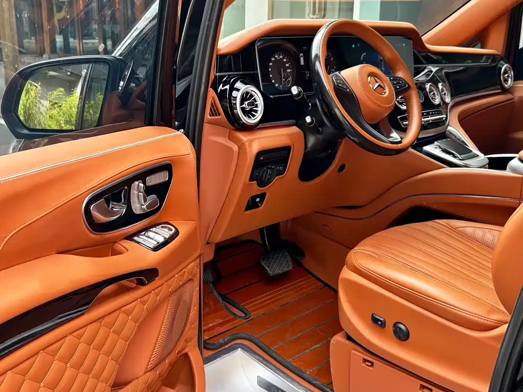 Mercedes-Benz Vito 2023 2.0T 7 мест