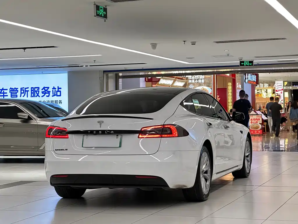 Tesla Model S — миниатюра 6