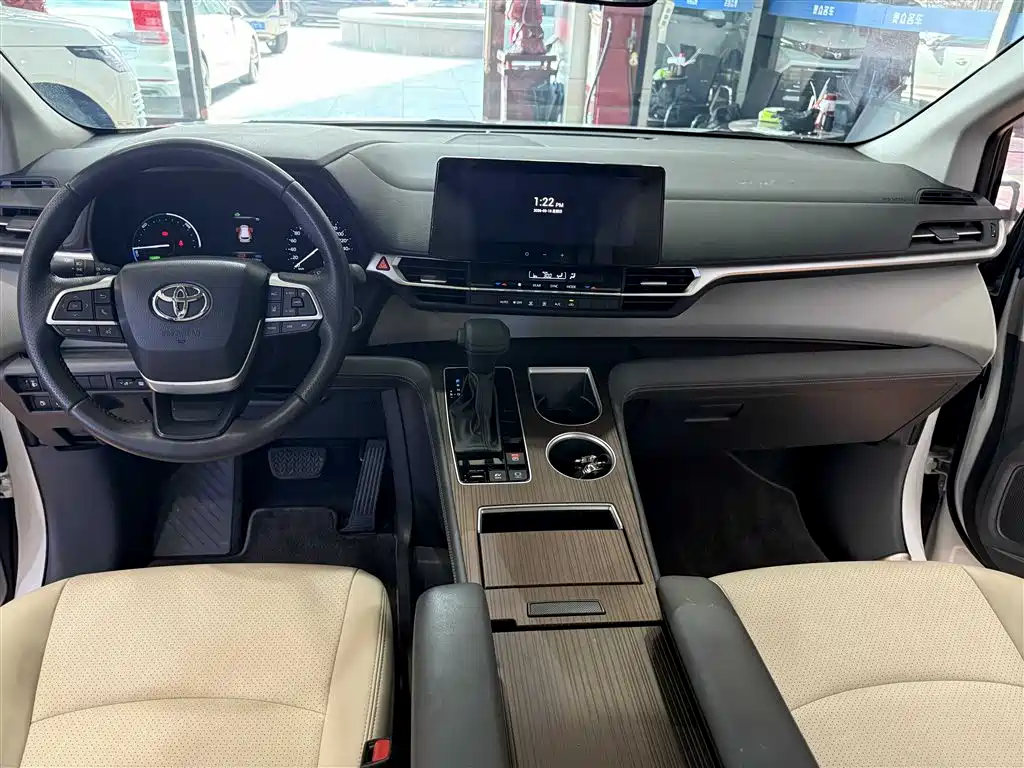 TOYOTA SIENNA