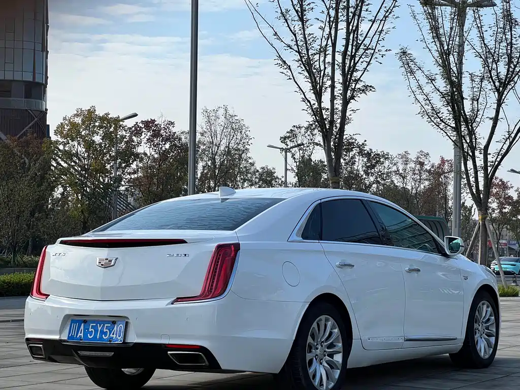 CADILLAC XTS