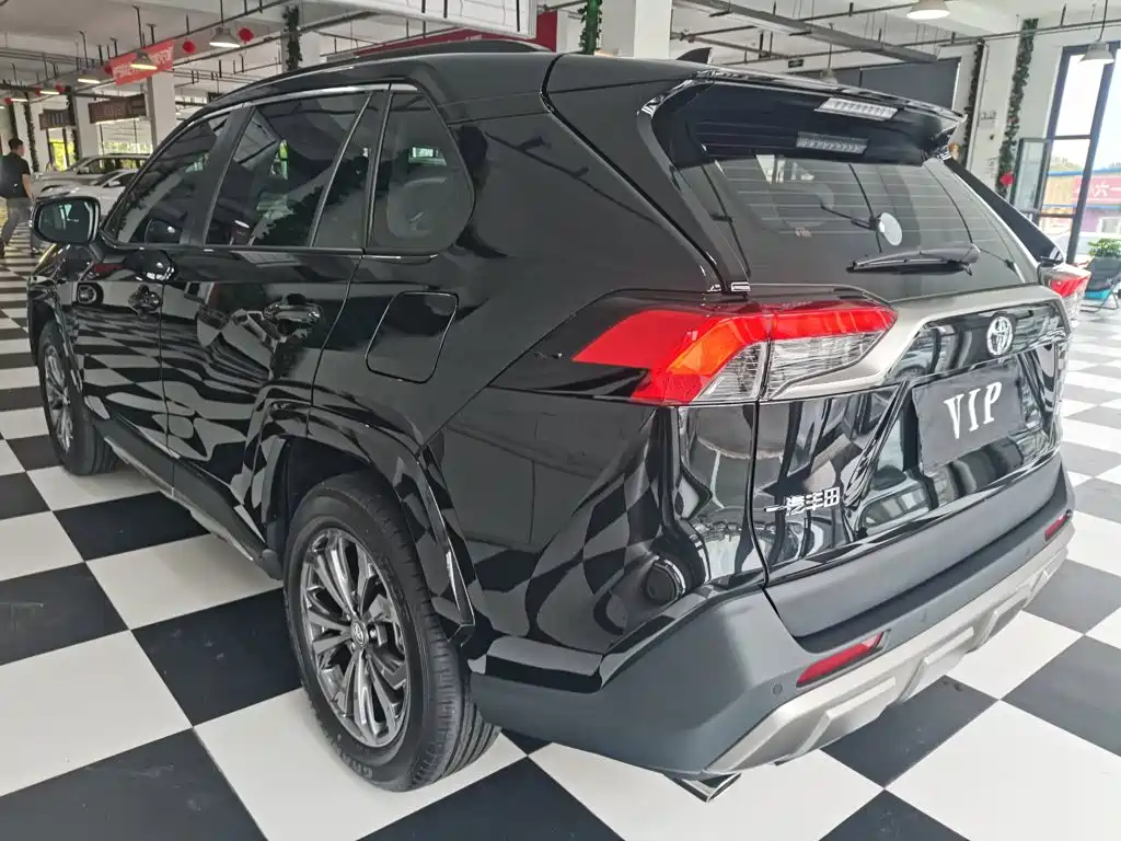 Toyota RAV4 2024 2.0L CVT Plus