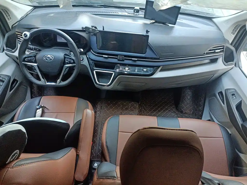 MAXUS V90 — миниатюра 13